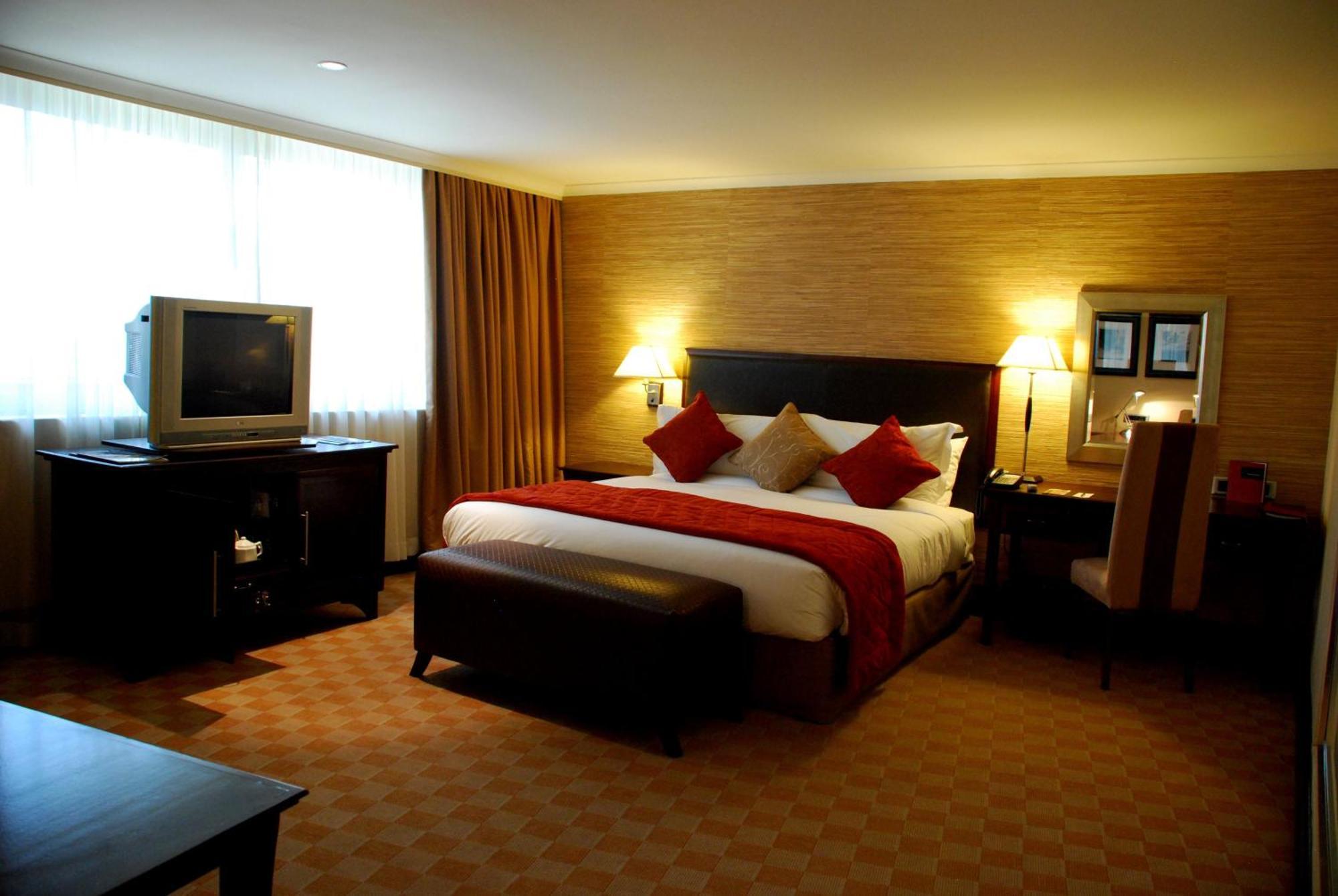 Southern Sun Or Tambo International Airport 肯普顿帕克 外观 照片 A bedroom in a hotel