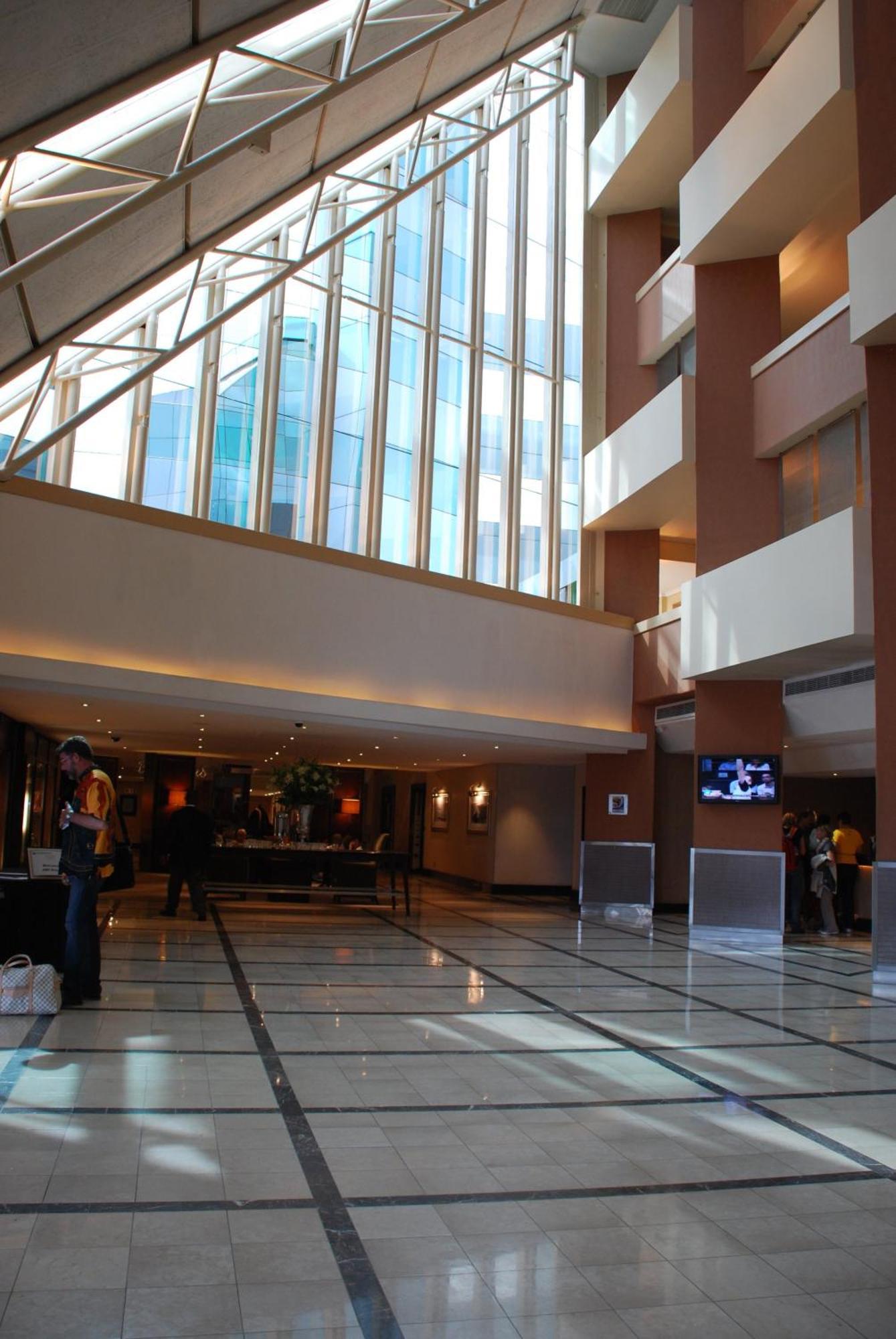 Southern Sun Or Tambo International Airport 肯普顿帕克 外观 照片 The lobby of the hotel